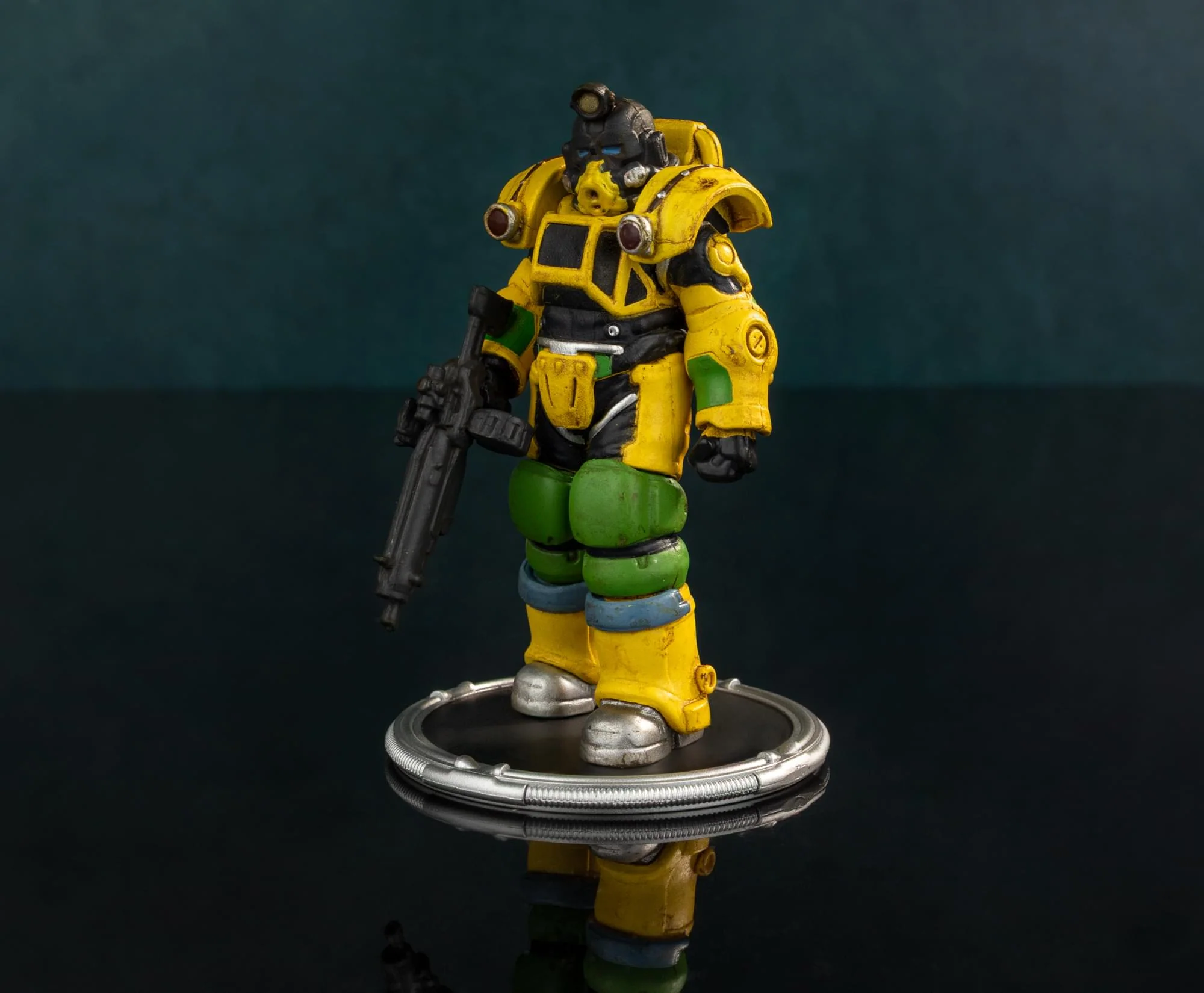 Fallout Excavator and Vault Boy (Gun) Mini Figure Set (Build-a-Figure Deathclaw) - Image 9
