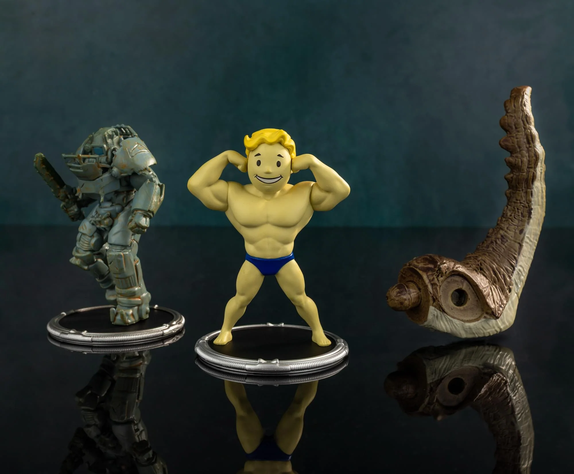 Fallout Raider and Vault Boy (Strong) Mini Figure Set (Build-a-Figure Deathclaw) - Image 7