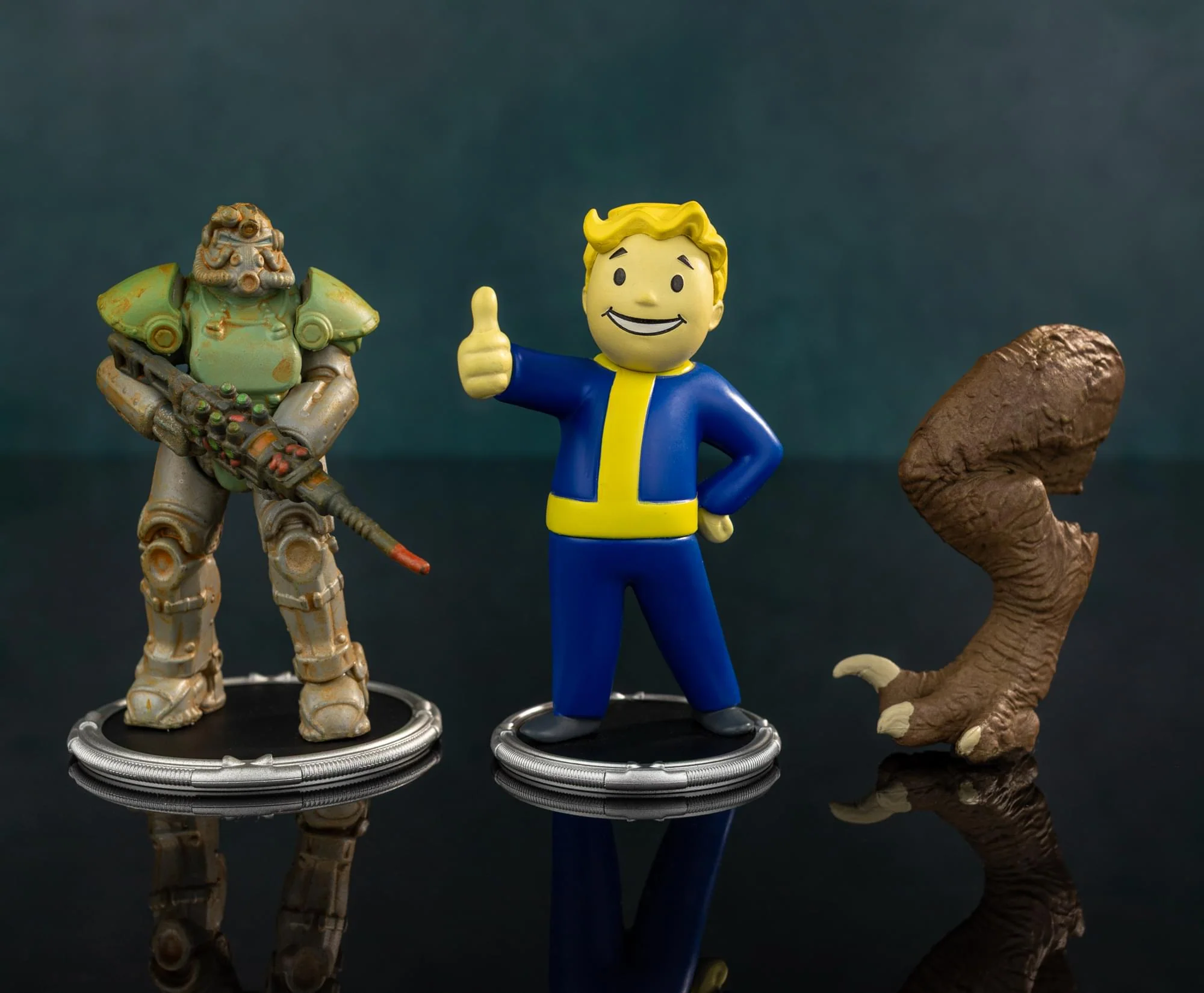 Fallout T-51 and Vault Boy (Classic) Mini Figure Set (Build-a-Figure Deathclaw) - Image 7
