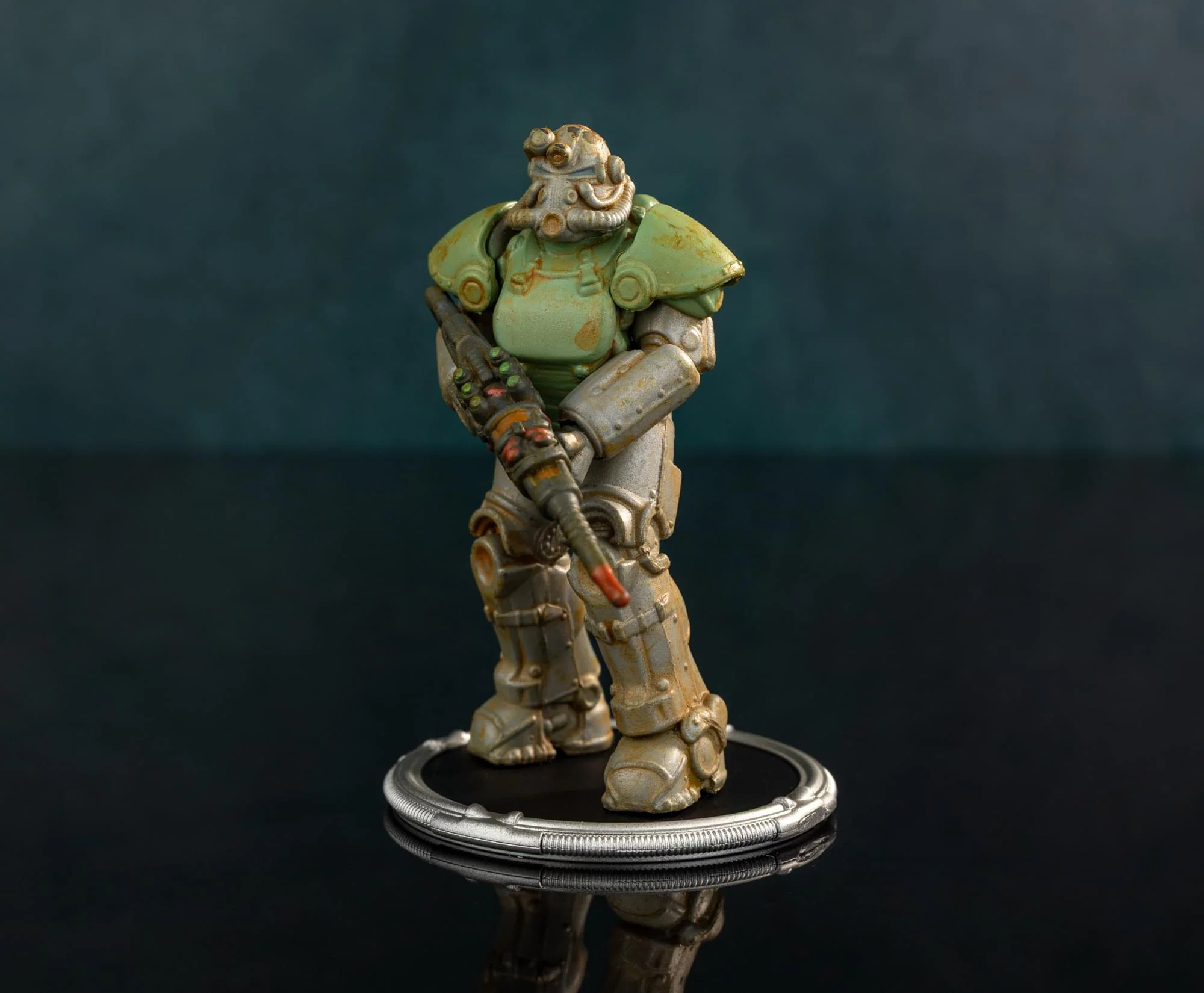 Fallout T-51 and Vault Boy (Classic) Mini Figure Set (Build-a-Figure Deathclaw) - Image 9