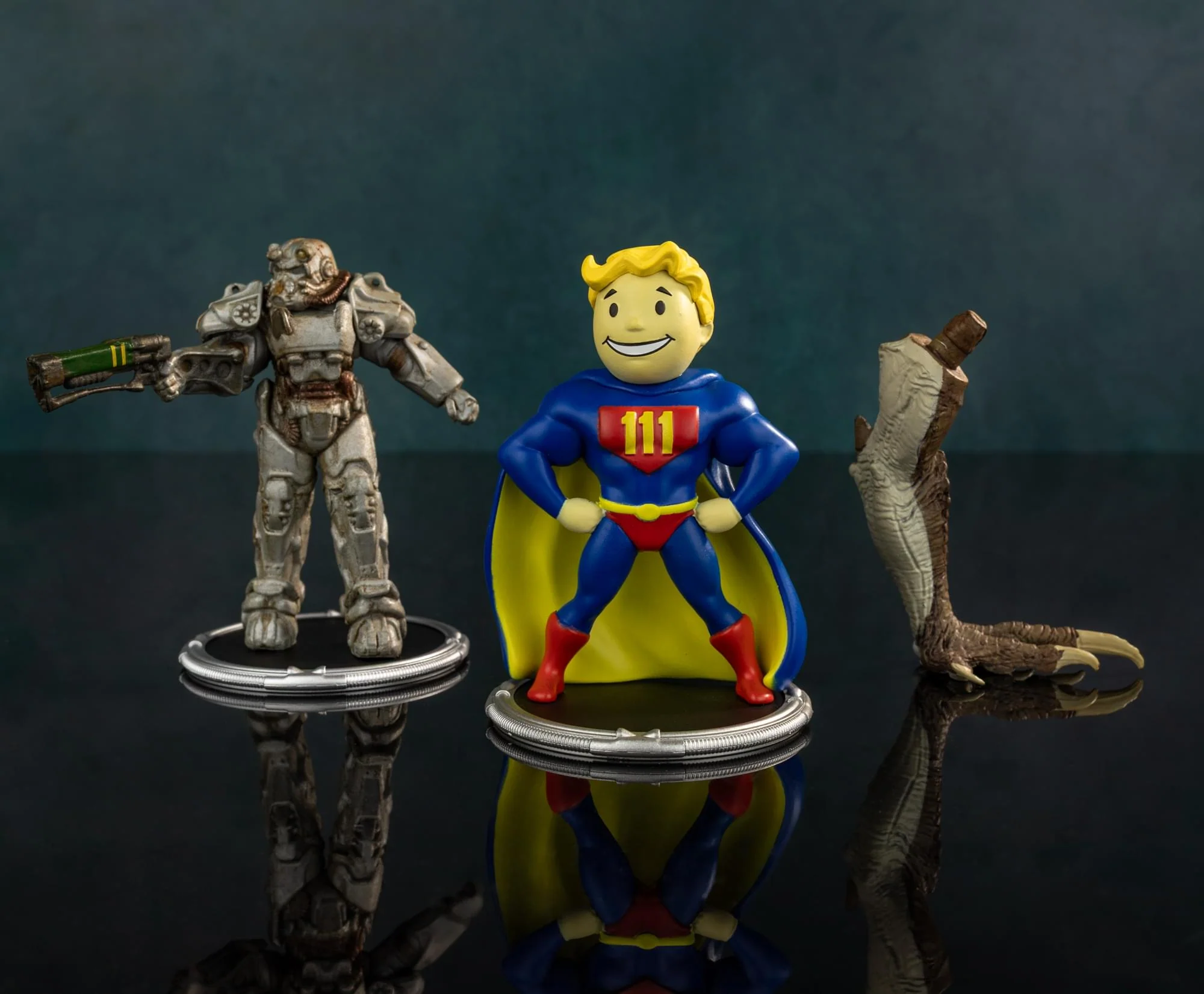 Fallout T-60 and Vault Boy (Power) Mini Figure Set (Build-a-Figure Deathclaw) - Image 7