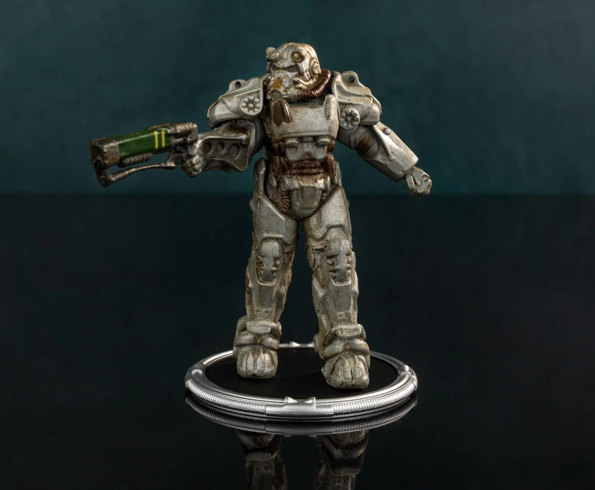 Fallout T-60 and Vault Boy (Power) Mini Figure Set (Build-a-Figure Deathclaw) - Image 9
